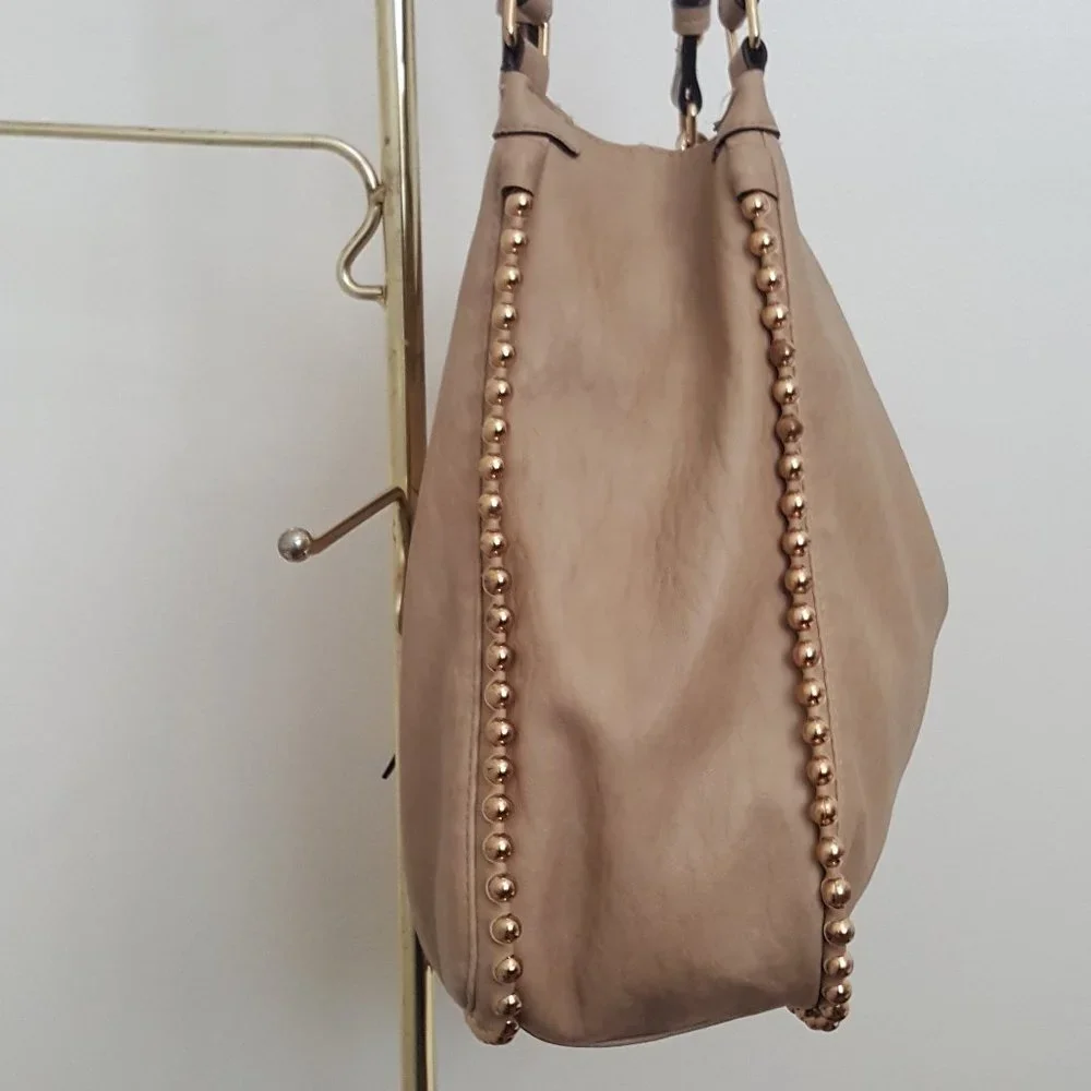 Jessica Simpson Light Blush Large Handbag Hobo Purse with Gold Studs and Strap - Picture 4 of 16